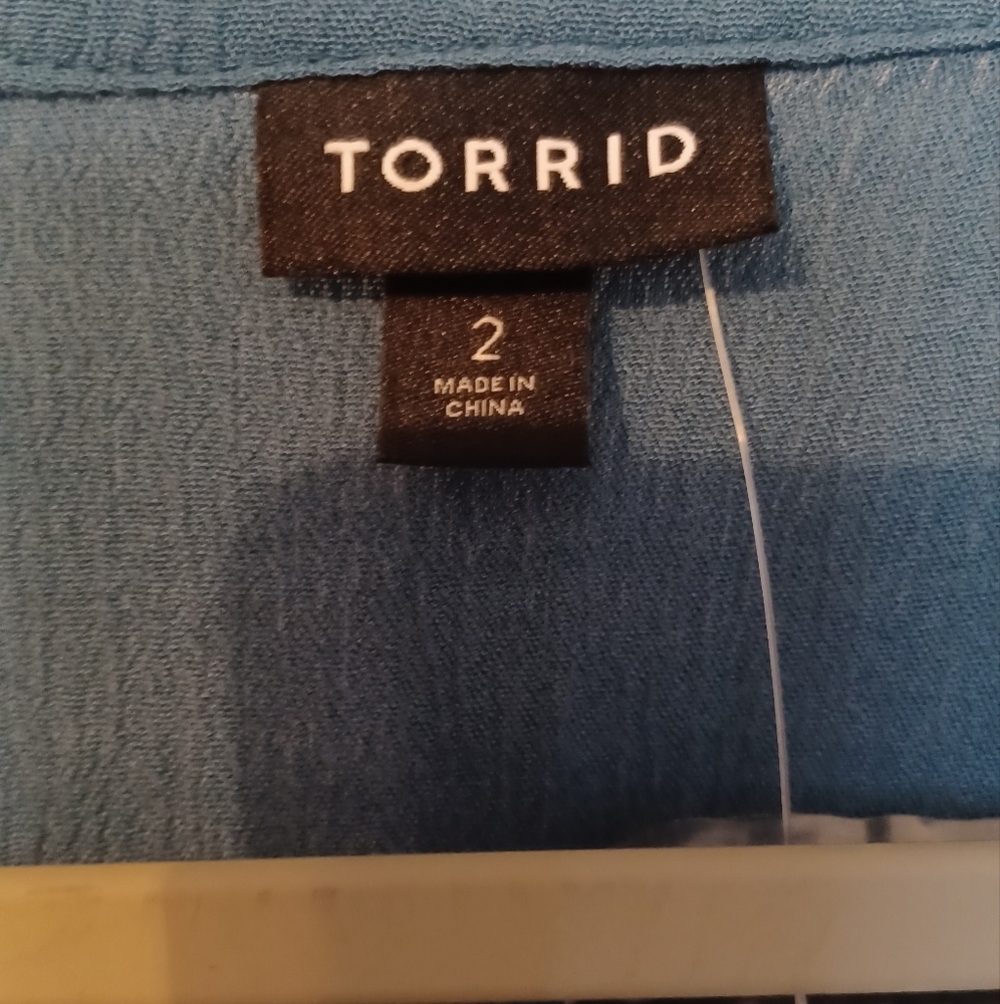 Torrid Crinkle Gauze Button-Front Peasant Top - Picture 5 of 11